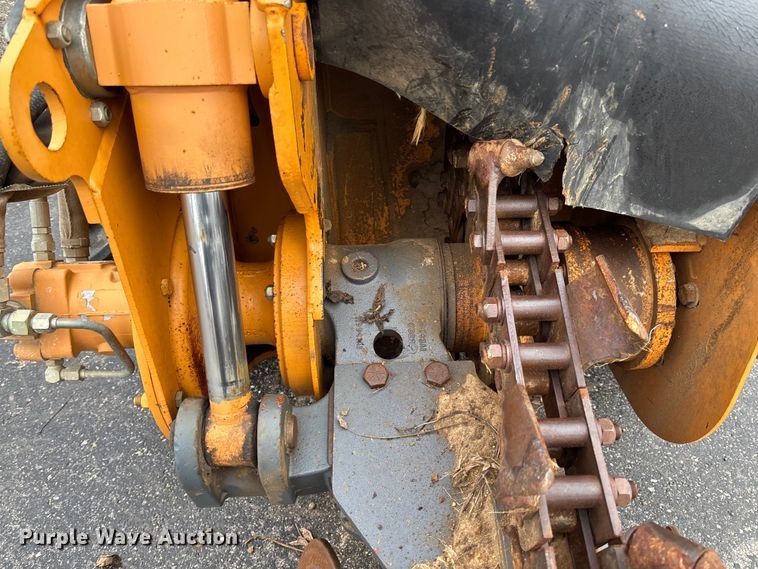 image for item FB3198 2001 Case 460 trencher