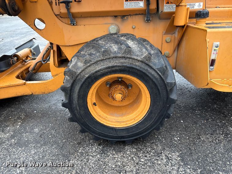 image for item FB3198 2001 Case 460 trencher