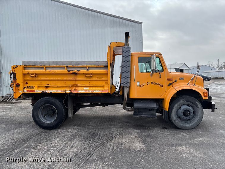 image for item FB3199 2002 International 4900 dump truck