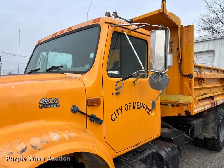 image for item FB3199 2002 International 4900 dump truck