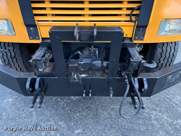 image for item FB3199 2002 International 4900 dump truck