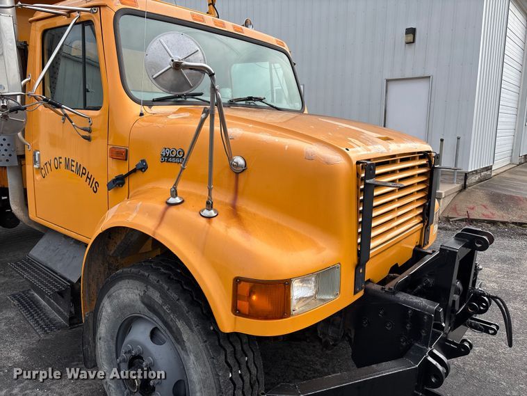 image for item FB3199 2002 International 4900 dump truck