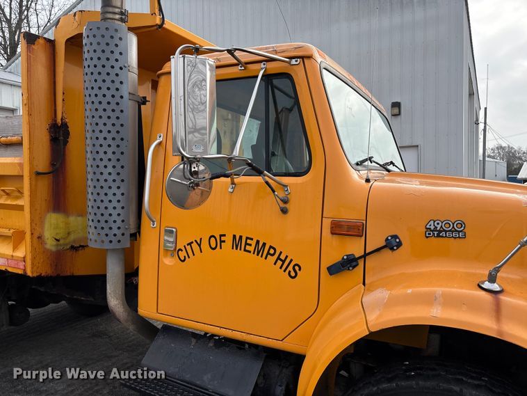 image for item FB3199 2002 International 4900 dump truck