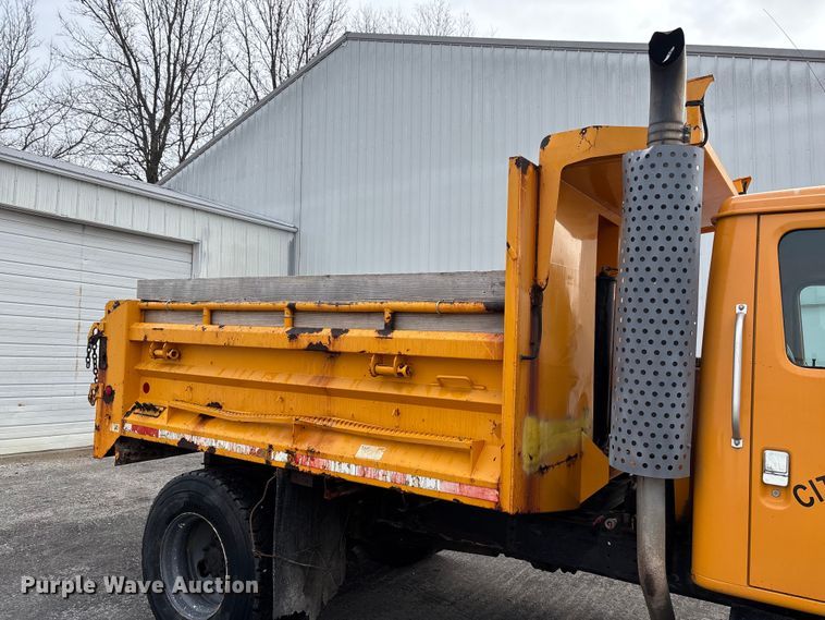 image for item FB3199 2002 International 4900 dump truck