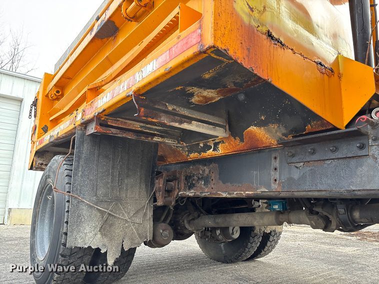 image for item FB3199 2002 International 4900 dump truck