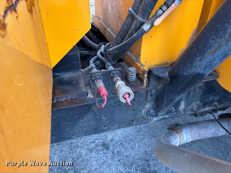 image for item FB3199 2002 International 4900 dump truck