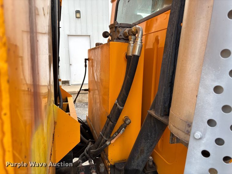 image for item FB3199 2002 International 4900 dump truck