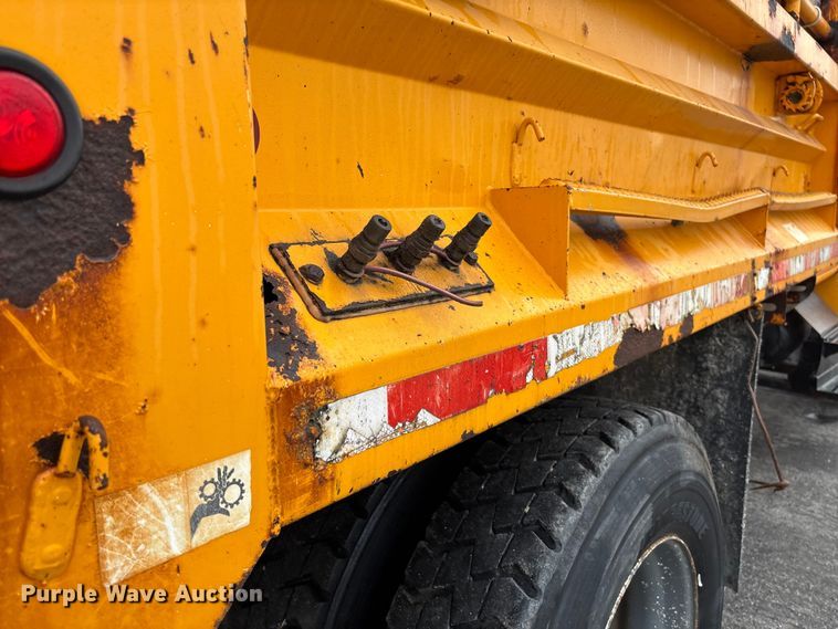 image for item FB3199 2002 International 4900 dump truck