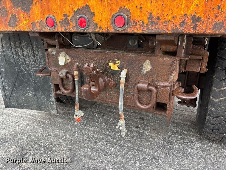 image for item FB3199 2002 International 4900 dump truck