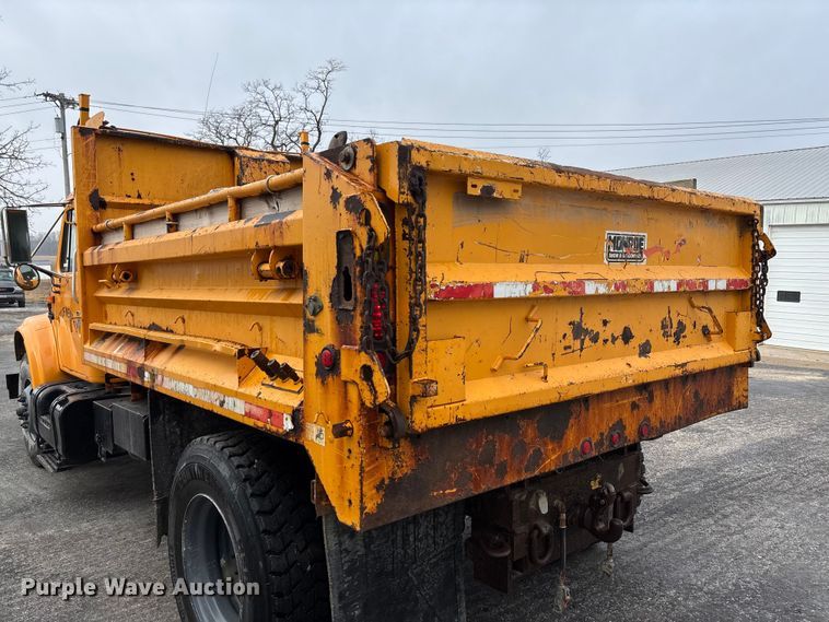 image for item FB3199 2002 International 4900 dump truck