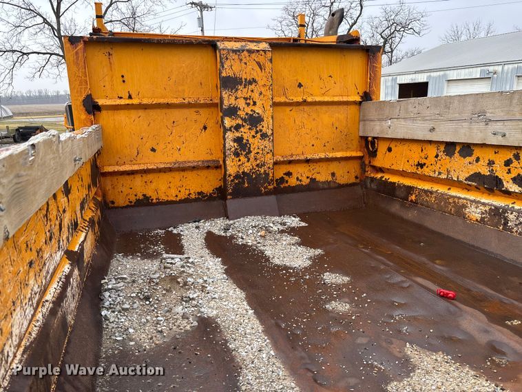 image for item FB3199 2002 International 4900 dump truck