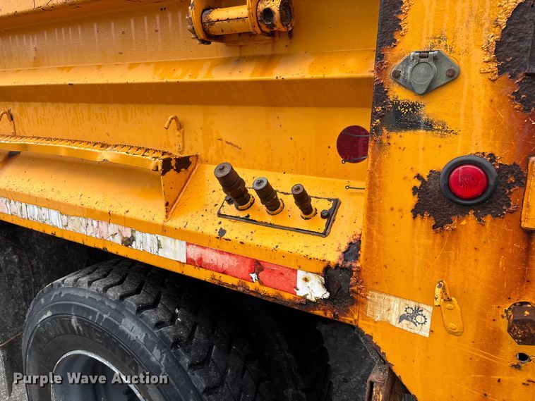 image for item FB3199 2002 International 4900 dump truck