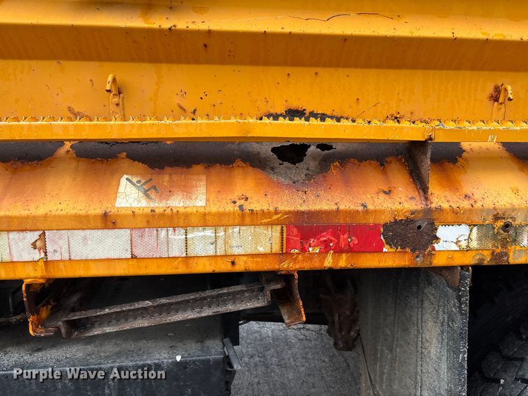 image for item FB3199 2002 International 4900 dump truck