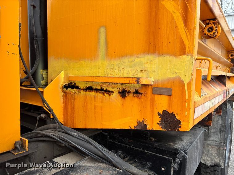 image for item FB3199 2002 International 4900 dump truck