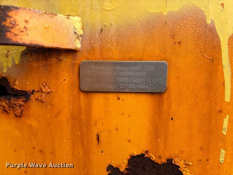 image for item FB3199 2002 International 4900 dump truck