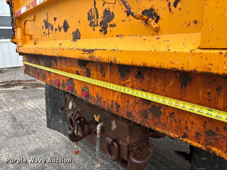 image for item FB3199 2002 International 4900 dump truck