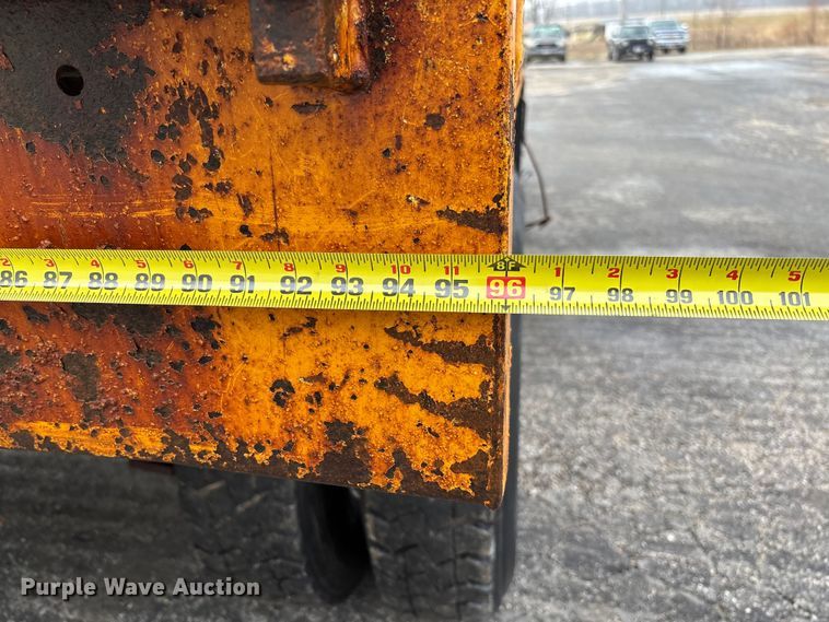 image for item FB3199 2002 International 4900 dump truck