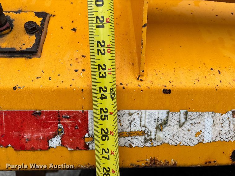 image for item FB3199 2002 International 4900 dump truck