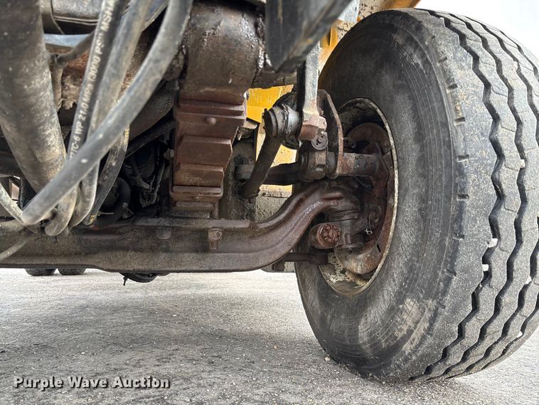 image for item FB3199 2002 International 4900 dump truck