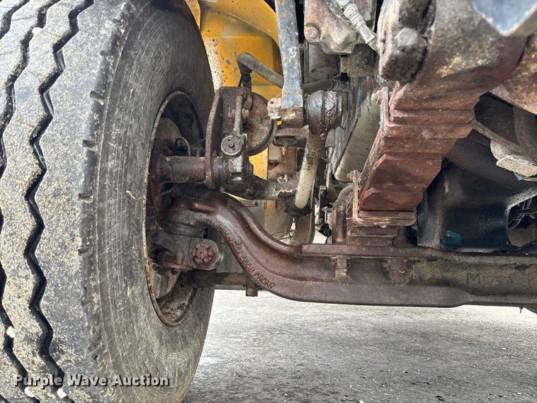 image for item FB3199 2002 International 4900 dump truck