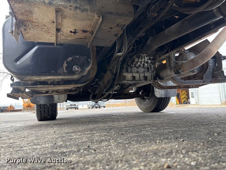 image for item FB3199 2002 International 4900 dump truck