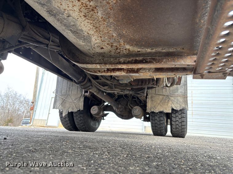 image for item FB3199 2002 International 4900 dump truck