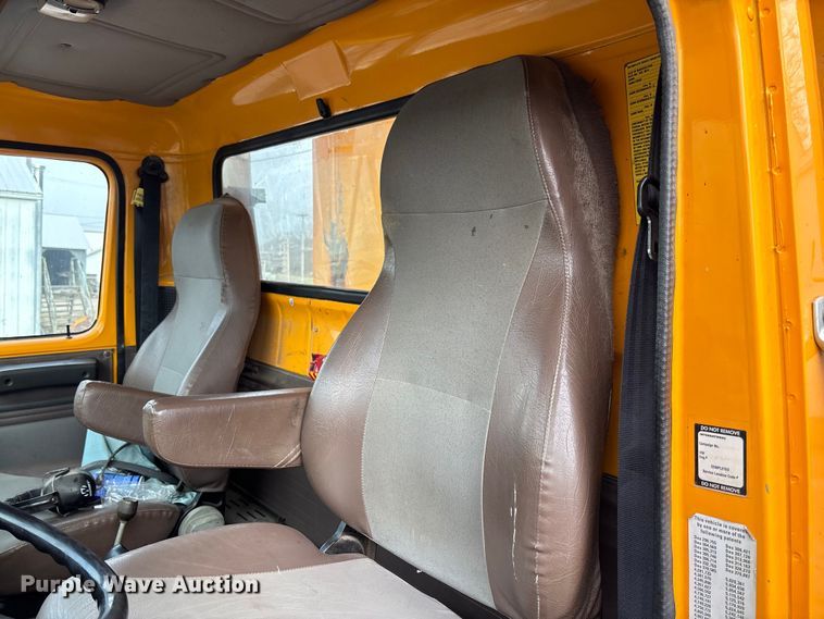 image for item FB3199 2002 International 4900 dump truck