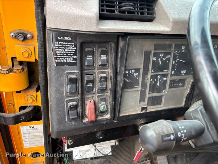 image for item FB3199 2002 International 4900 dump truck