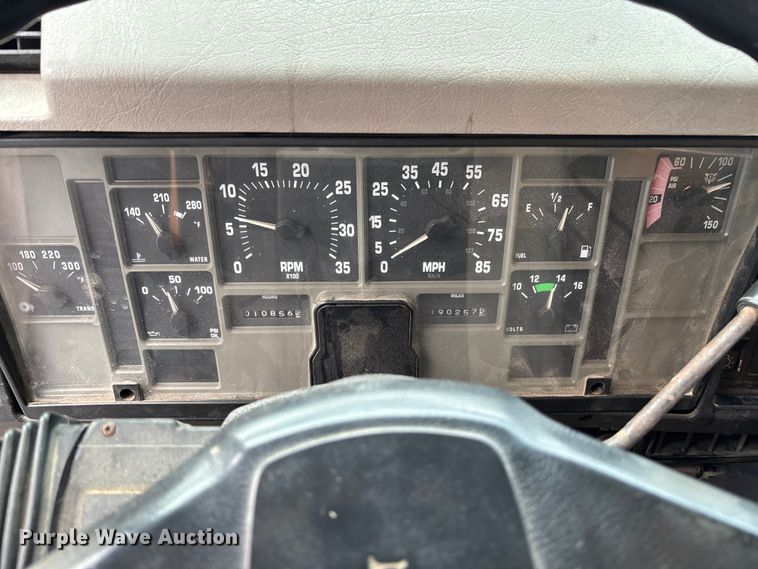 image for item FB3199 2002 International 4900 dump truck