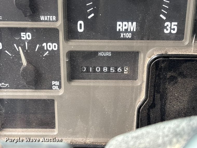 image for item FB3199 2002 International 4900 dump truck