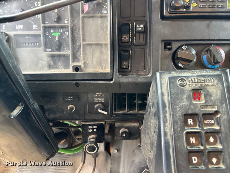 image for item FB3199 2002 International 4900 dump truck