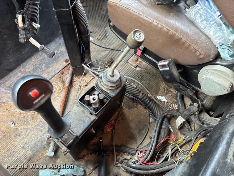 image for item FB3199 2002 International 4900 dump truck