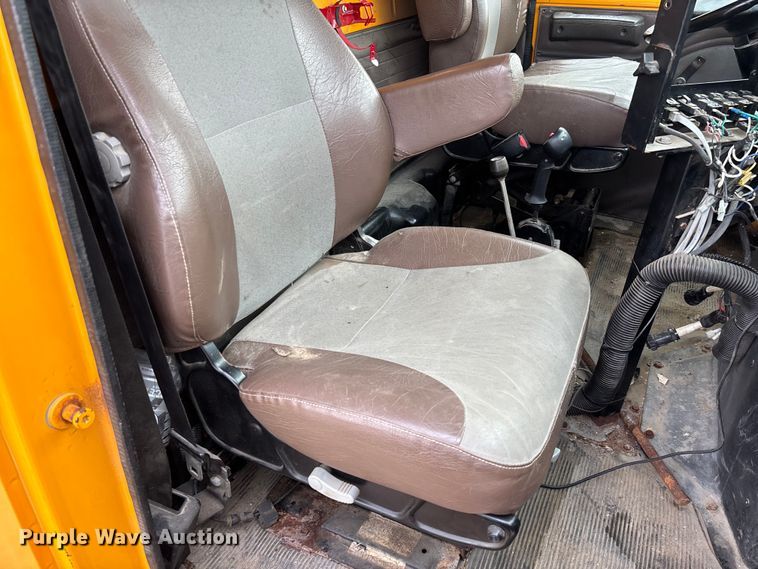 image for item FB3199 2002 International 4900 dump truck