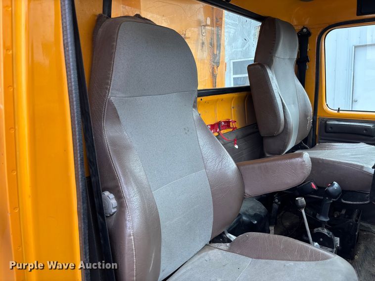 image for item FB3199 2002 International 4900 dump truck