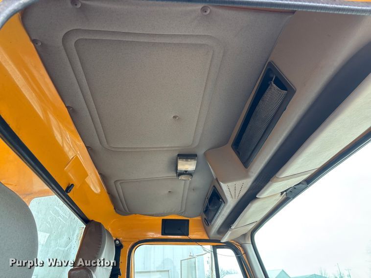 image for item FB3199 2002 International 4900 dump truck