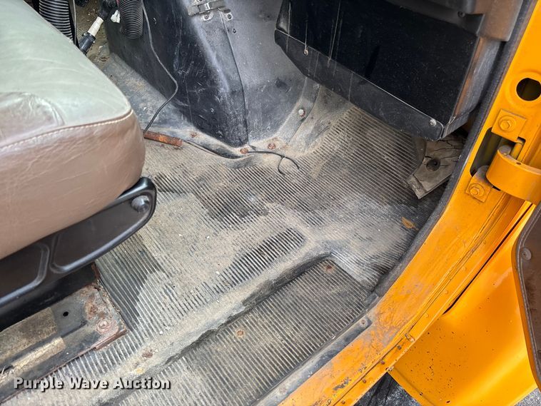 image for item FB3199 2002 International 4900 dump truck