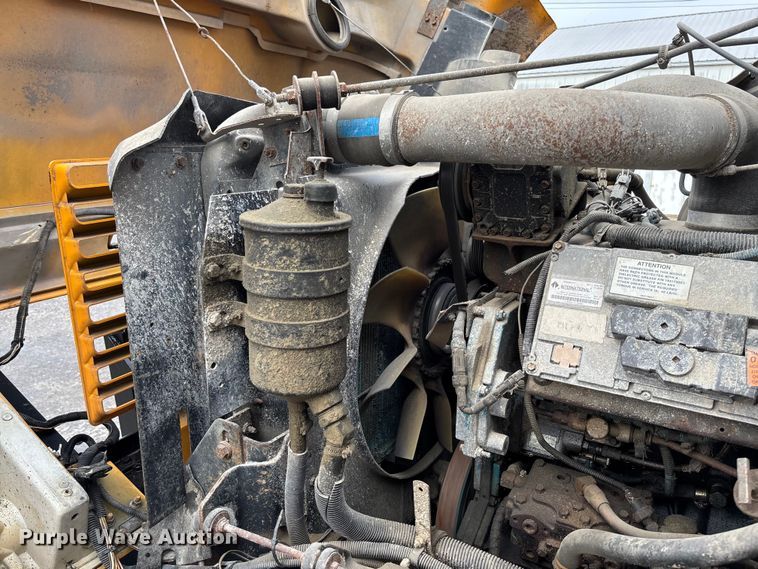 image for item FB3199 2002 International 4900 dump truck