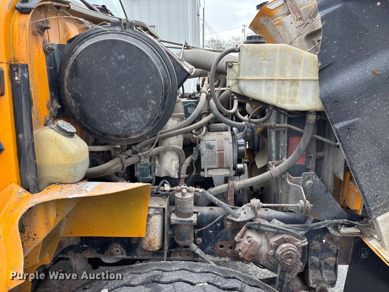 image for item FB3199 2002 International 4900 dump truck