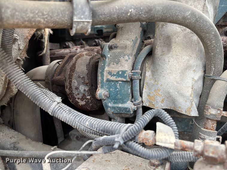 image for item FB3199 2002 International 4900 dump truck