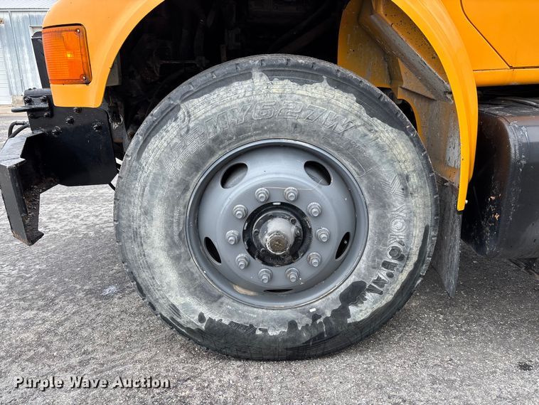 image for item FB3199 2002 International 4900 dump truck