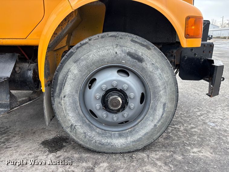 image for item FB3199 2002 International 4900 dump truck