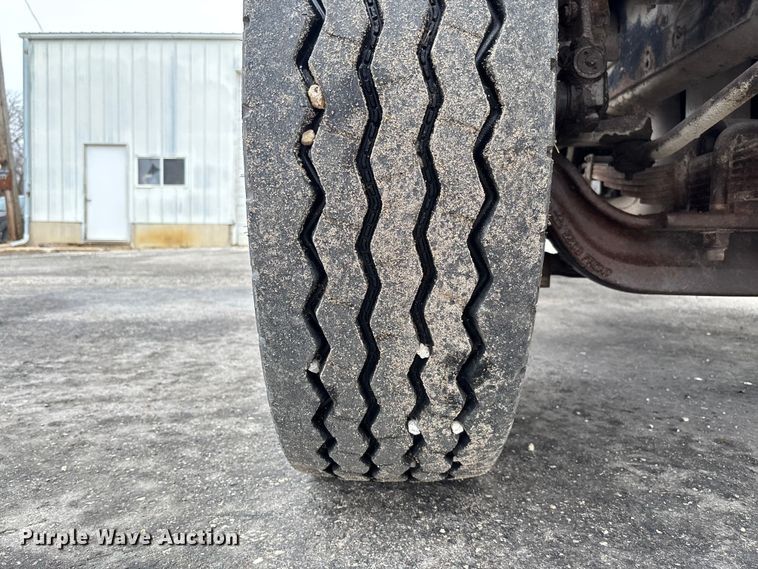 image for item FB3199 2002 International 4900 dump truck