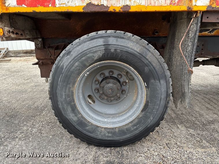 image for item FB3199 2002 International 4900 dump truck