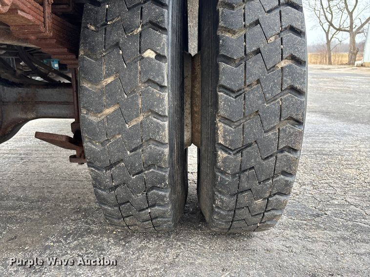 image for item FB3199 2002 International 4900 dump truck