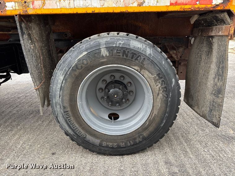 image for item FB3199 2002 International 4900 dump truck