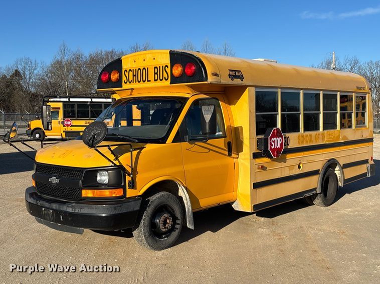 image for item FB3221 2004 Chevrolet Express 3500 school bus