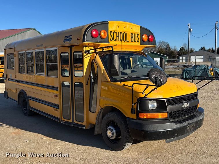 image for item FB3221 2004 Chevrolet Express 3500 school bus