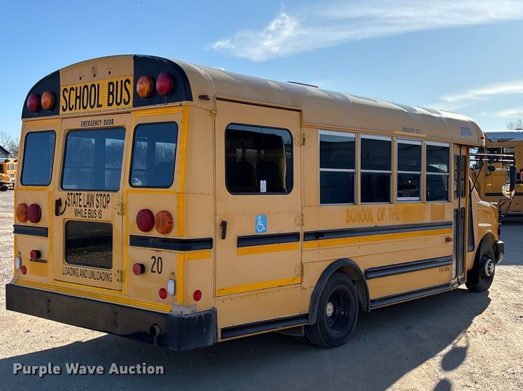 image for item FB3221 2004 Chevrolet Express 3500 school bus