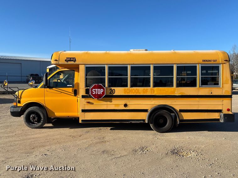 image for item FB3221 2004 Chevrolet Express 3500 school bus