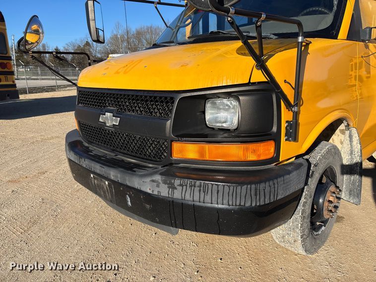 image for item FB3221 2004 Chevrolet Express 3500 school bus